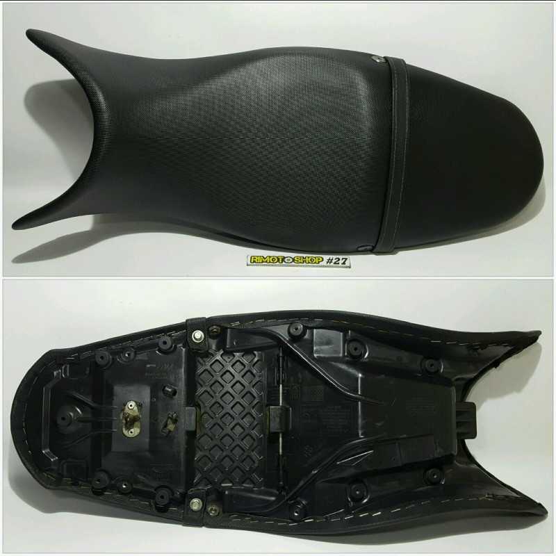 07 11 TRIUMPH StreetTriple 675 Selle-CA2-2926.8V--Triumph